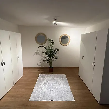 Welcoming House In With Large Terrace And Garden Feriehus *