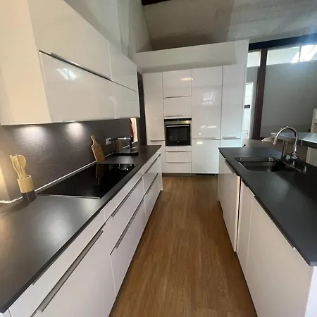 Welcoming House In With Large Terrace And Garden Feriehus *