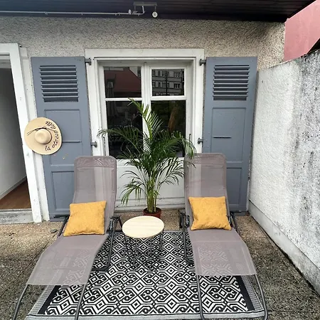 Welcoming House In With Large Terrace And Garden *